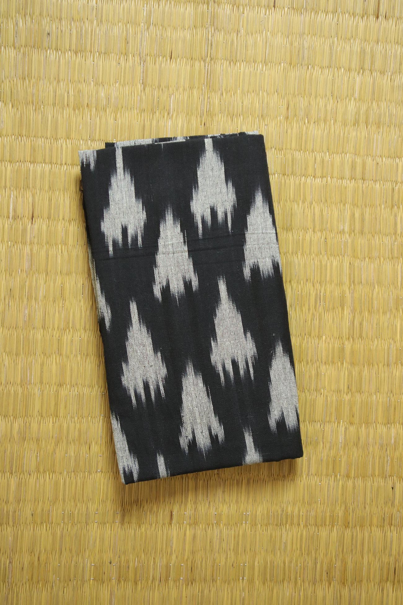 black-ikat-ikat-fabric-ik000427-a