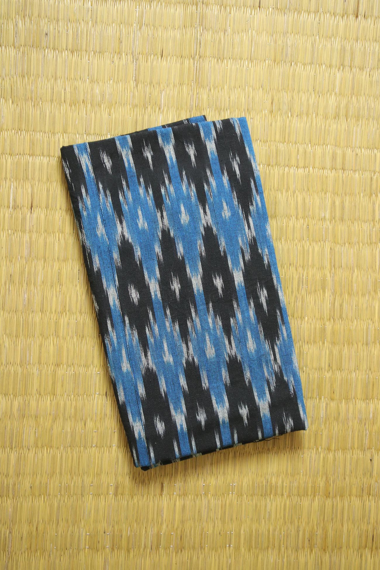 black-ikat-ikat-fabric-ik000448-a