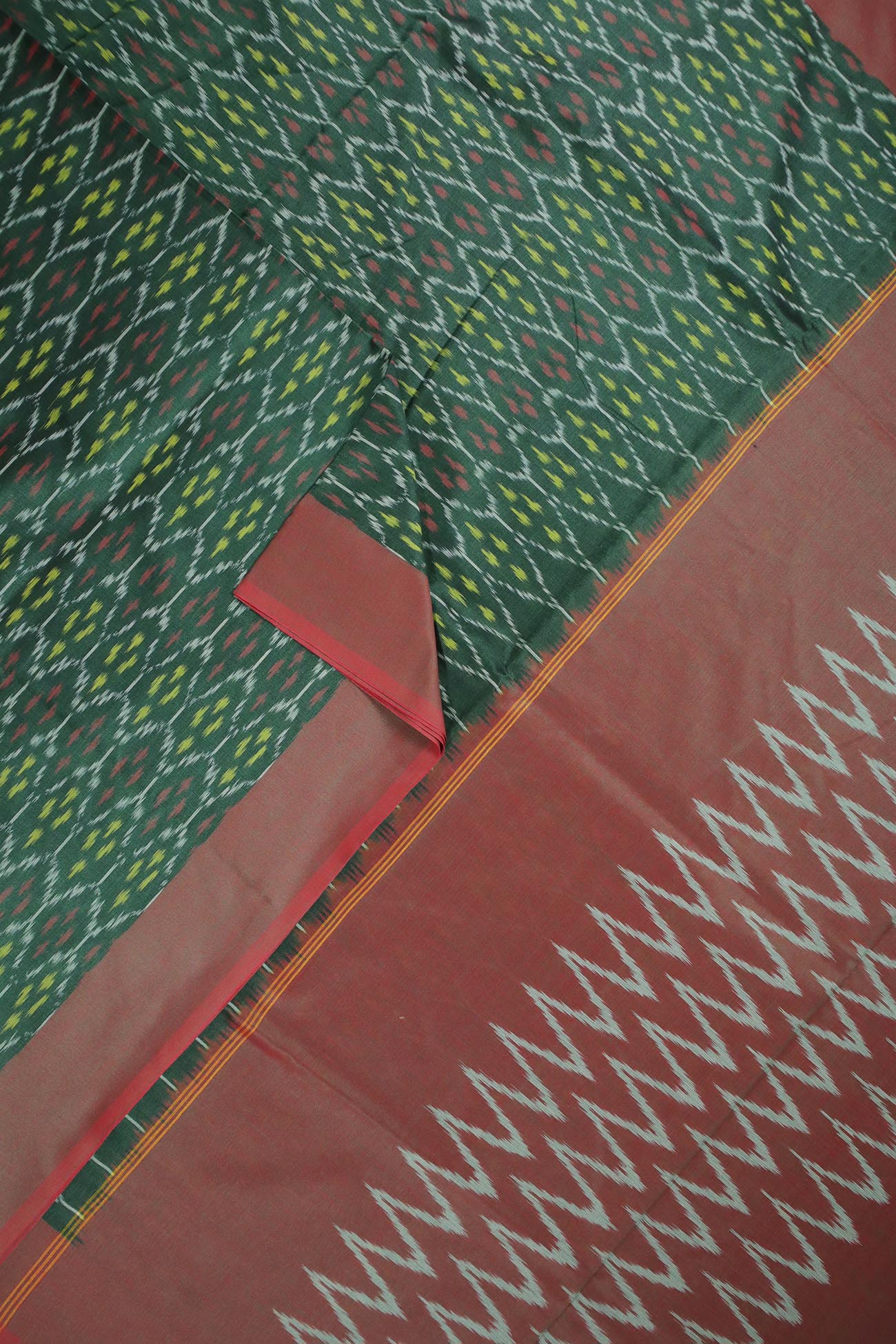 dark-green-ikat-pochampally-sarees-is001290-b