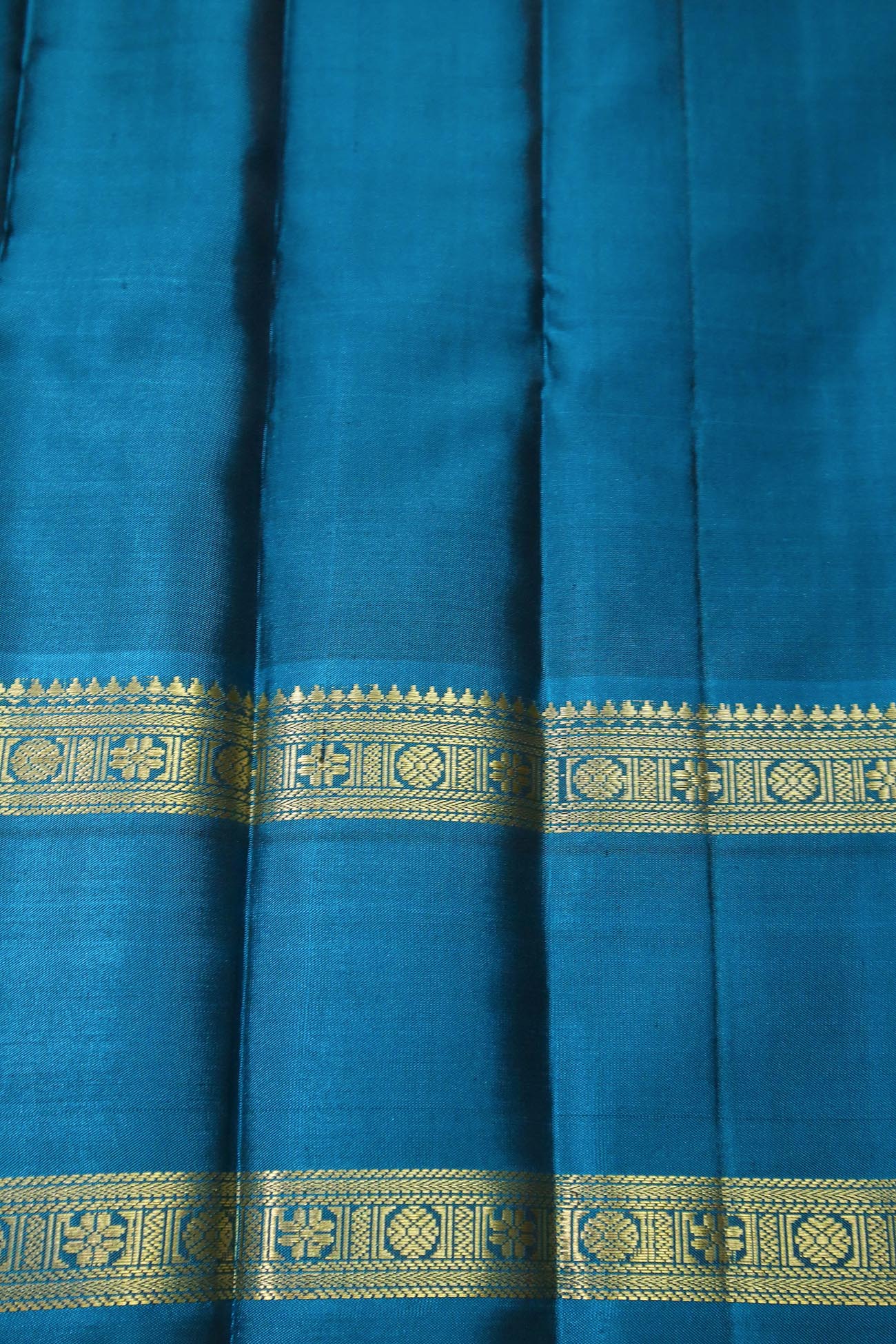 black-laksha-deepam-kanchipuram-silk-sarees-kss000517-g