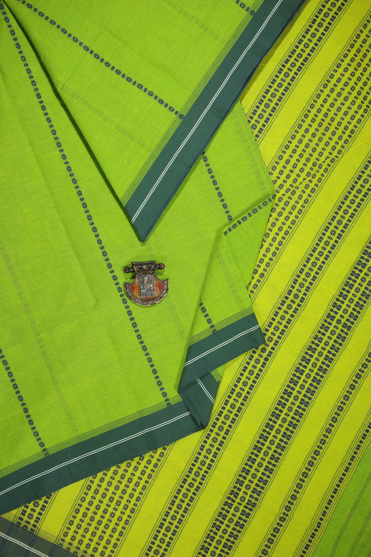 light-green-zigzag-begumpuri-sarees-kv001346-d