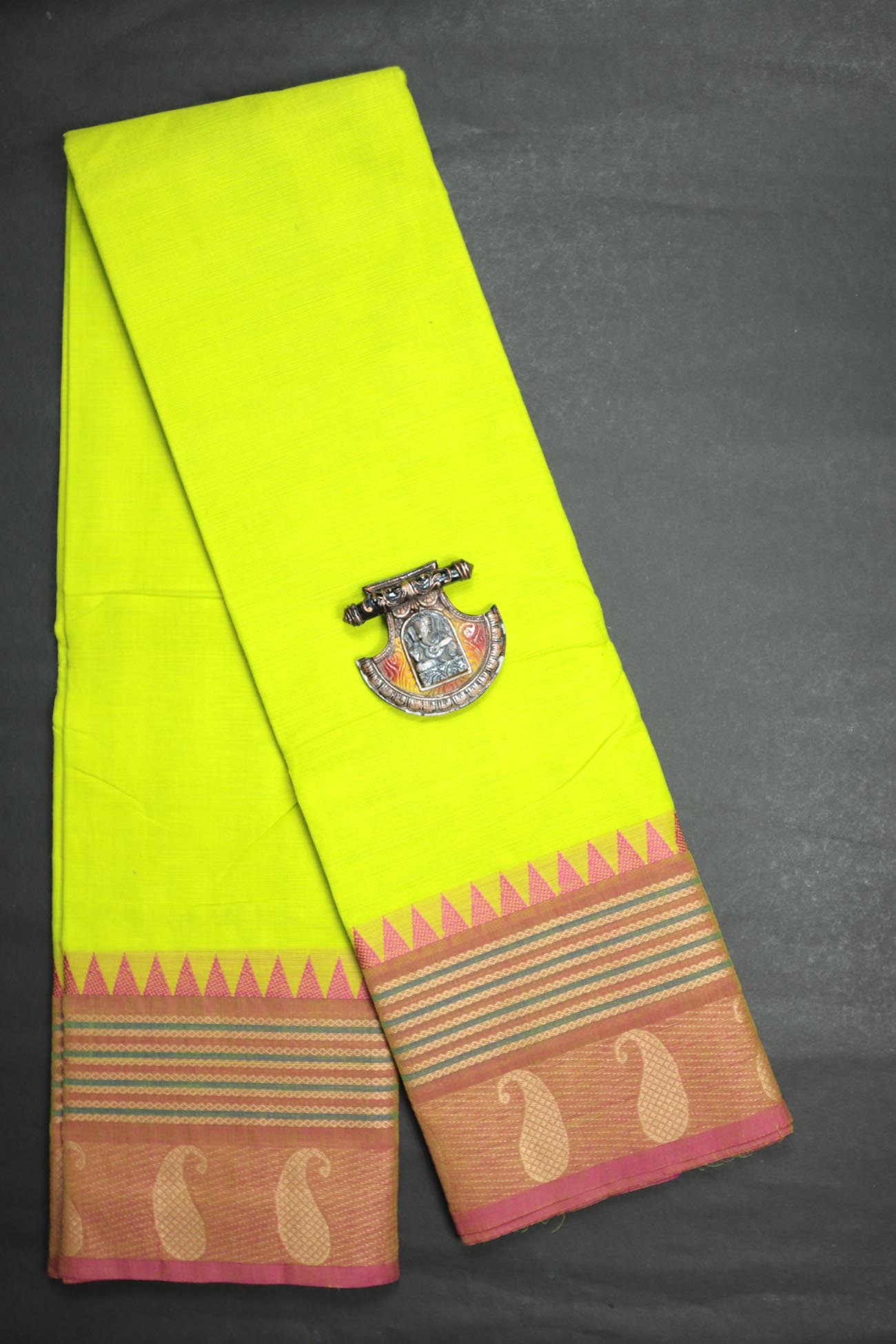 light-green-temple-malarkodi-sarees-mk001990-a