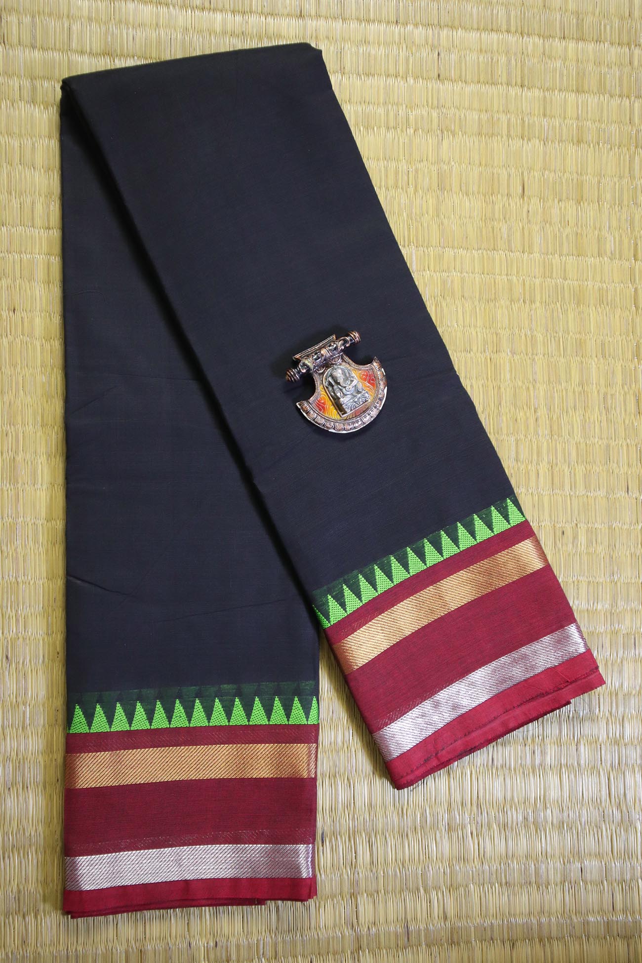 black-temple-malarkodi-sarees-mk005103-a