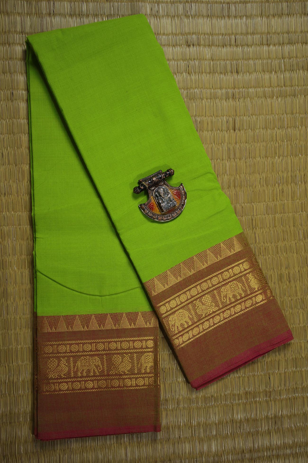 light-green-elephant-malarkodi-sarees-mk005848-a