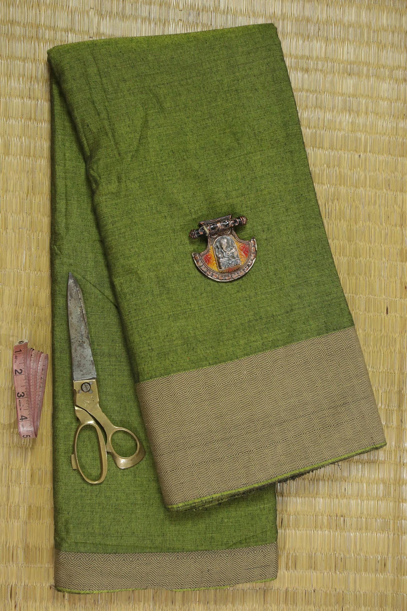 olive-drab-bavanji-border-narayanpet-fabric-soft-cotton-fabric-pf000391-a