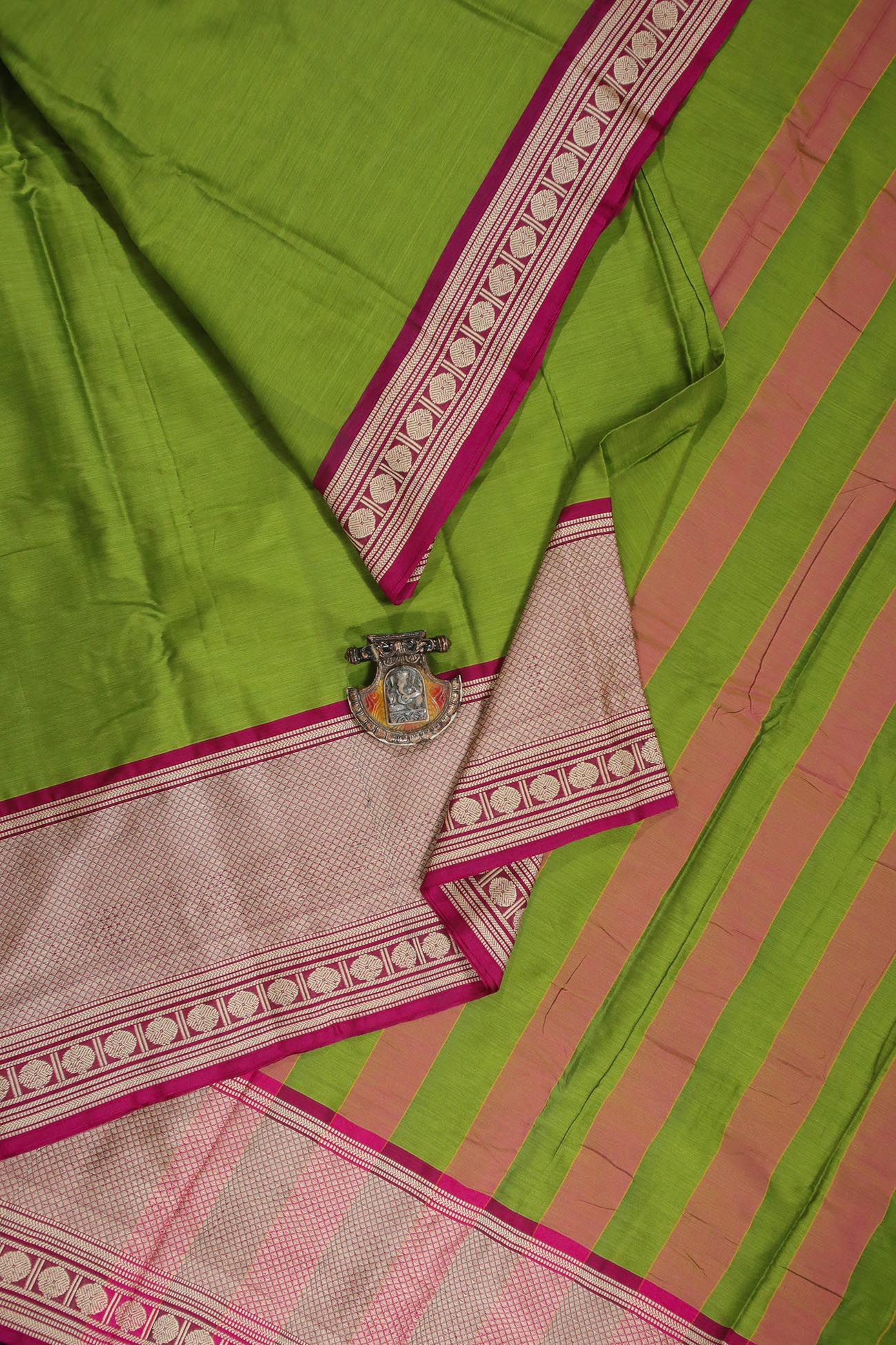 lawn-green-ruthratcham-narayanpet-sarees-pk001927-a