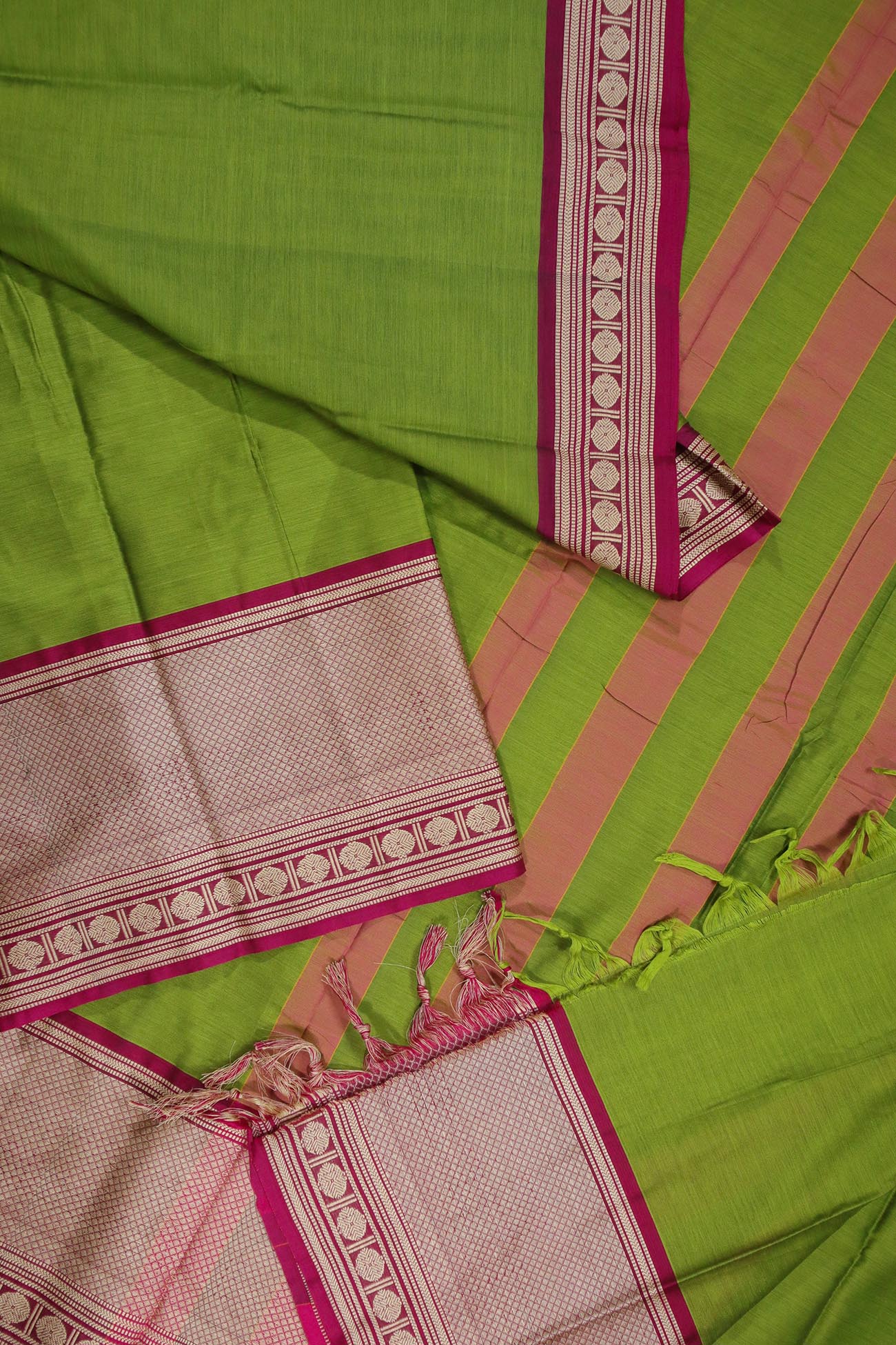 lawn-green-ruthratcham-narayanpet-sarees-pk001927-b