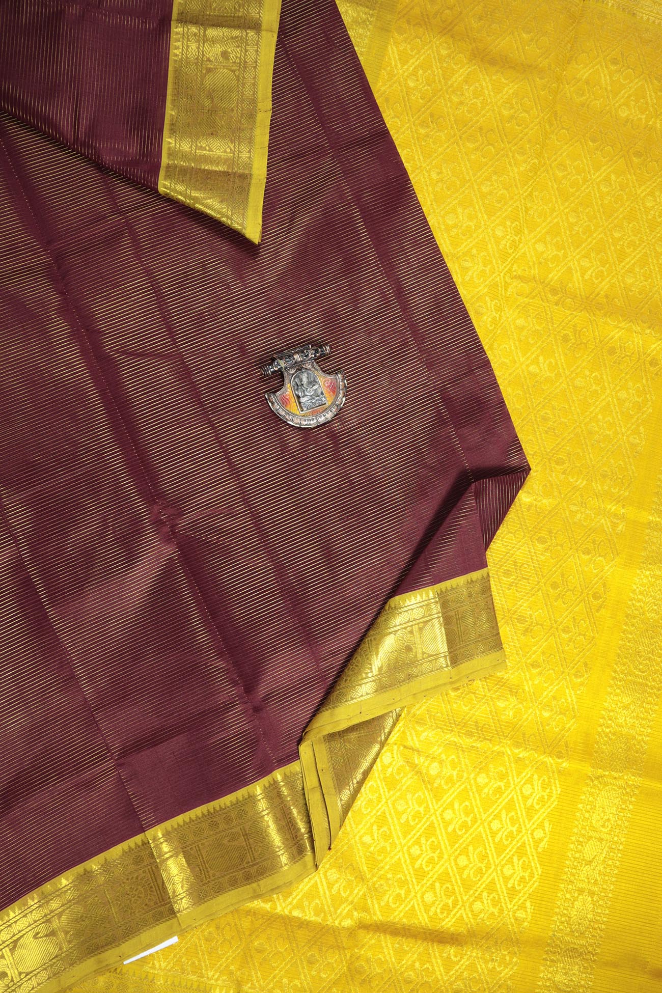 maroon-vaira-oosi-diamond-needle-cotton-silk-sarees-sc002095-a