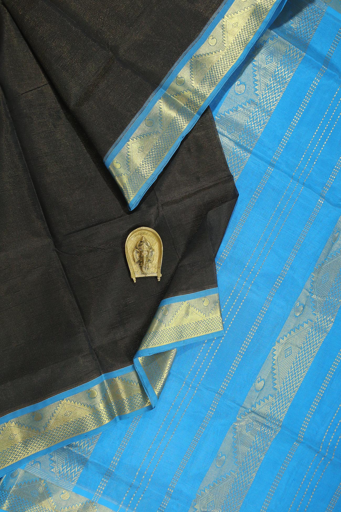 black-vaira-oosi-diamond-needle-cotton-silk-sarees-sc002541-a