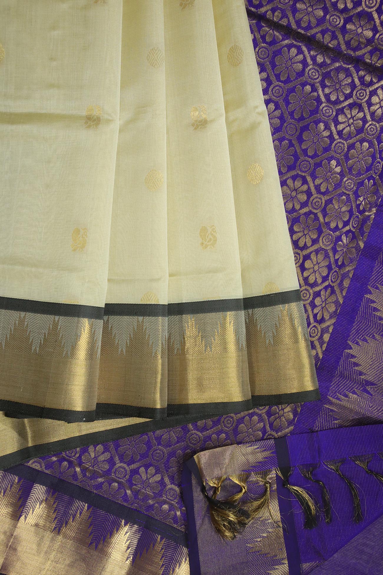 white-vaira-oosi-diamond-needle-cotton-silk-sarees-sc002694-a