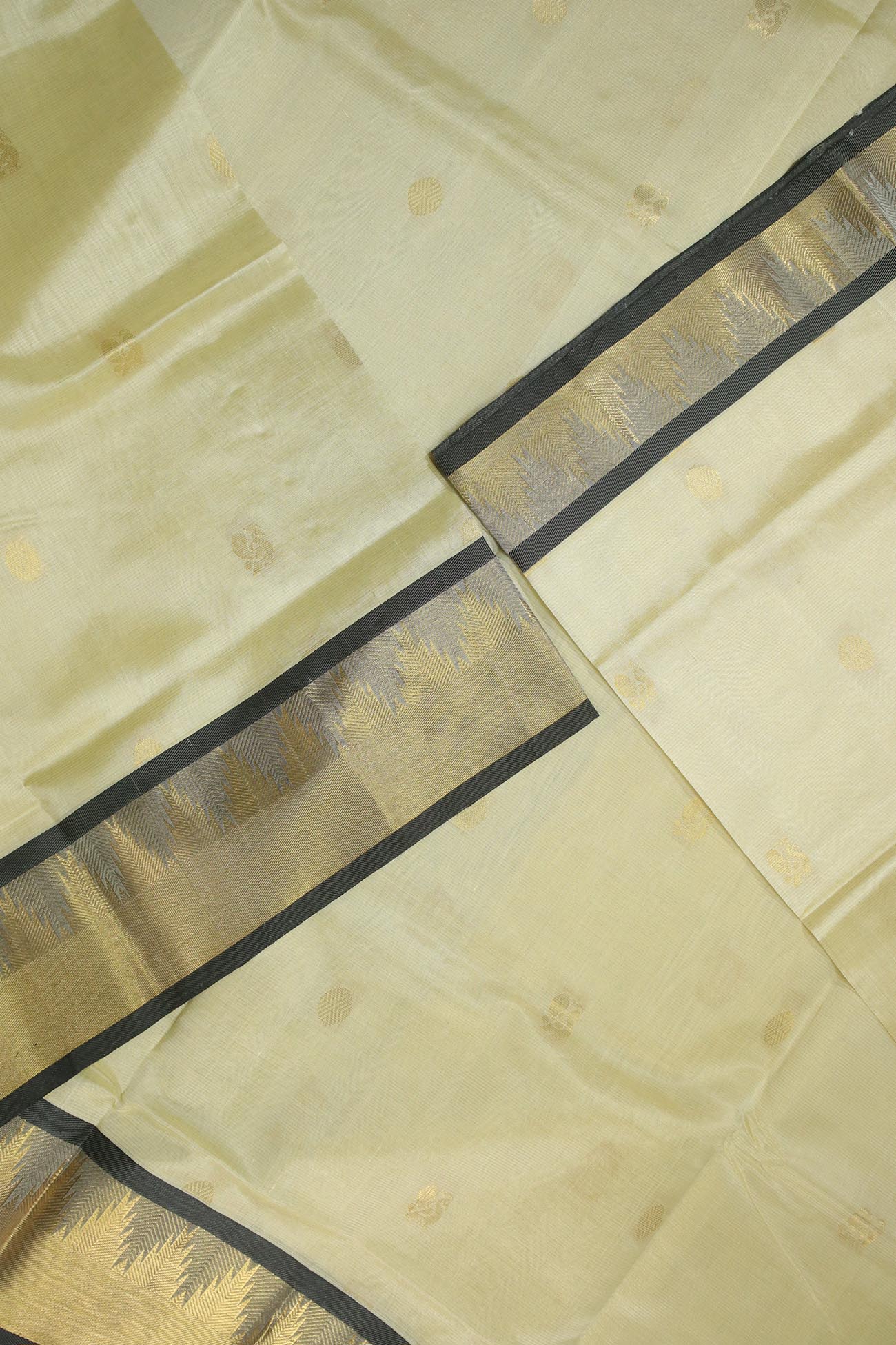 white-vaira-oosi-diamond-needle-cotton-silk-sarees-sc002694-b