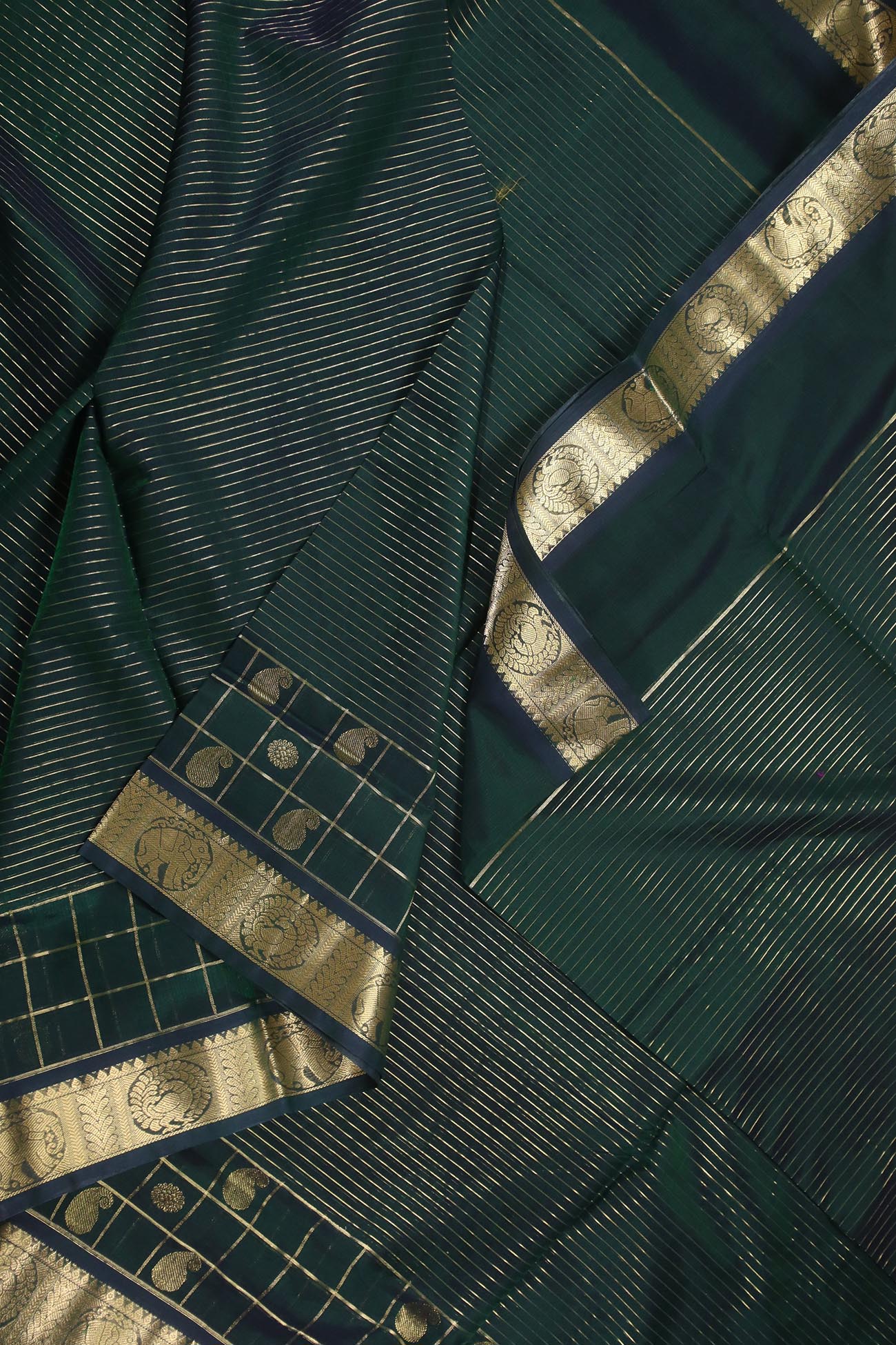 dark-green-vaira-oosi-diamond-needle-cotton-silk-sarees-sc002712-c