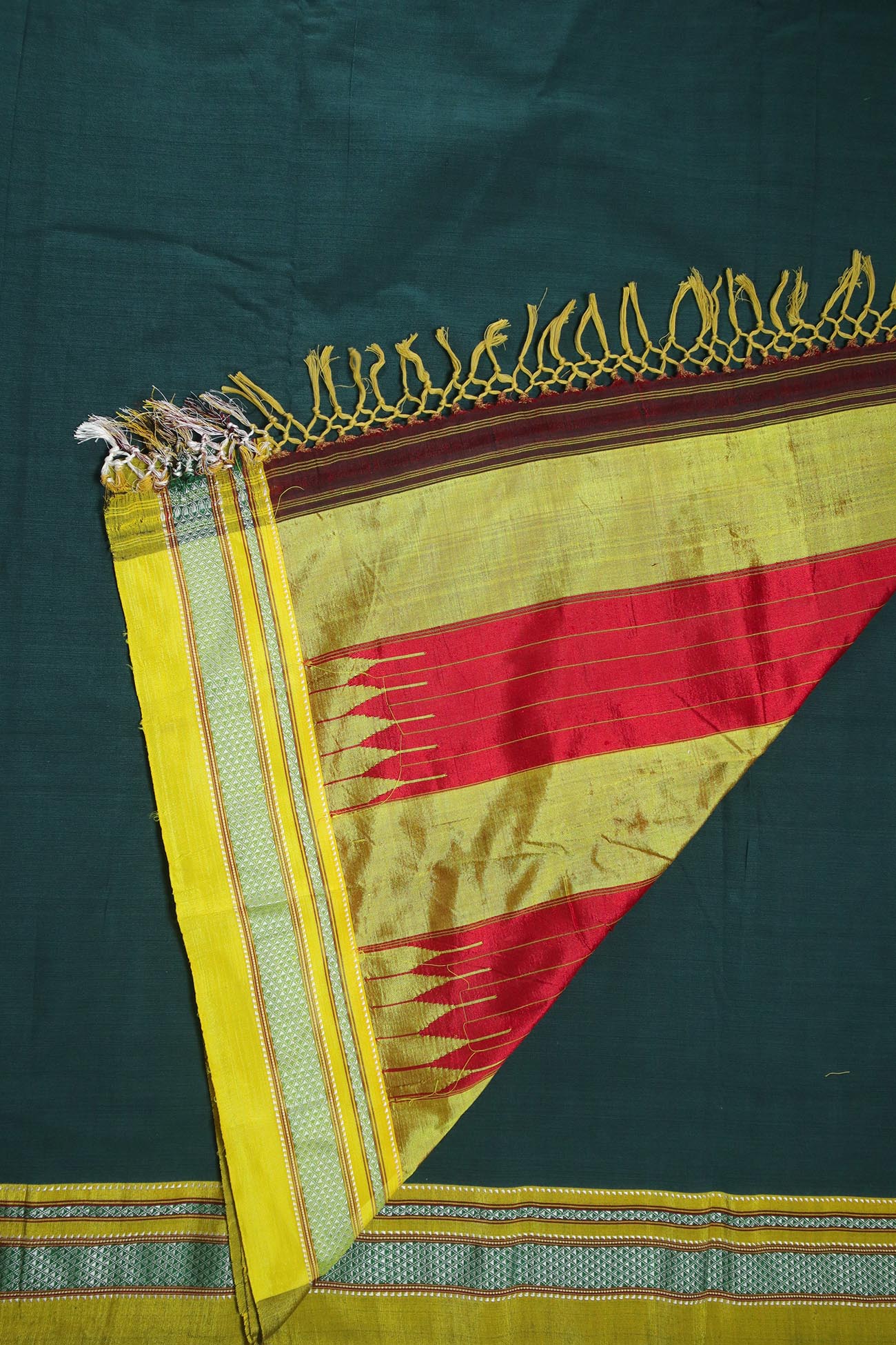 dark-green-mayil-kan-khun-sarees-llkal-sarees-sp000099-c