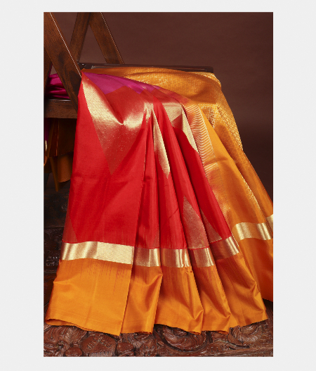 Look stunning in the exquisite kanjivaram sarees with an eye catching rettu  pettu border. Click the link in bio to shop #TulsiSilks… | Instagram