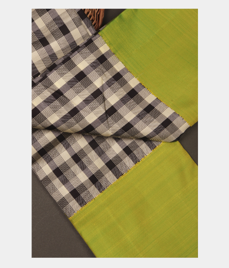 Black and White Handwoven Kanjivaram Silk SareeT2107692