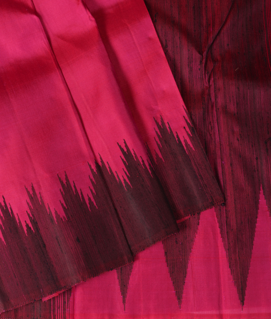 Magenta Handwoven Kanjivaram Silk Saree T2946623