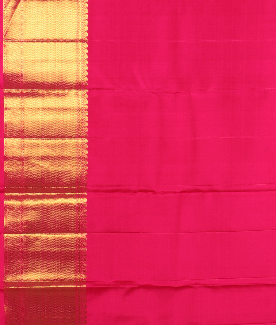 Magenta Handwoven Kanjivaram Silk Saree T2976473