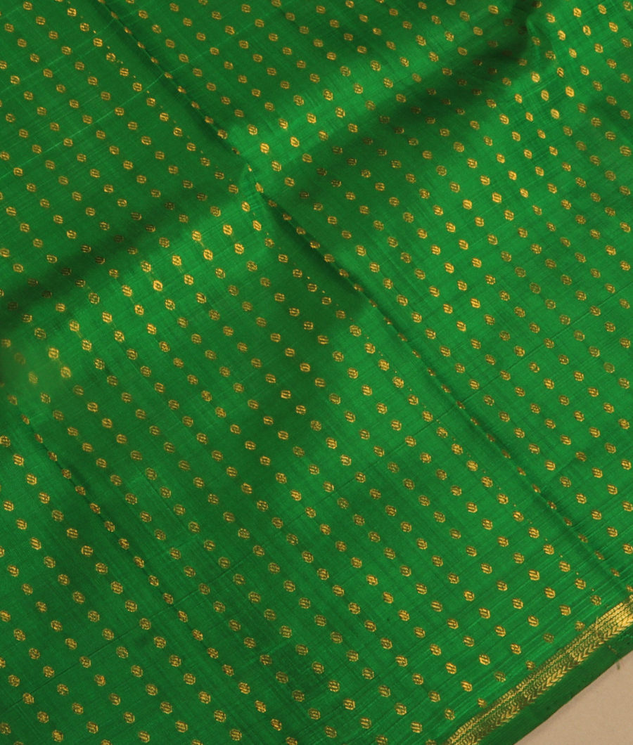 Green Handwoven Kanjivaram Silk Saree T1896773