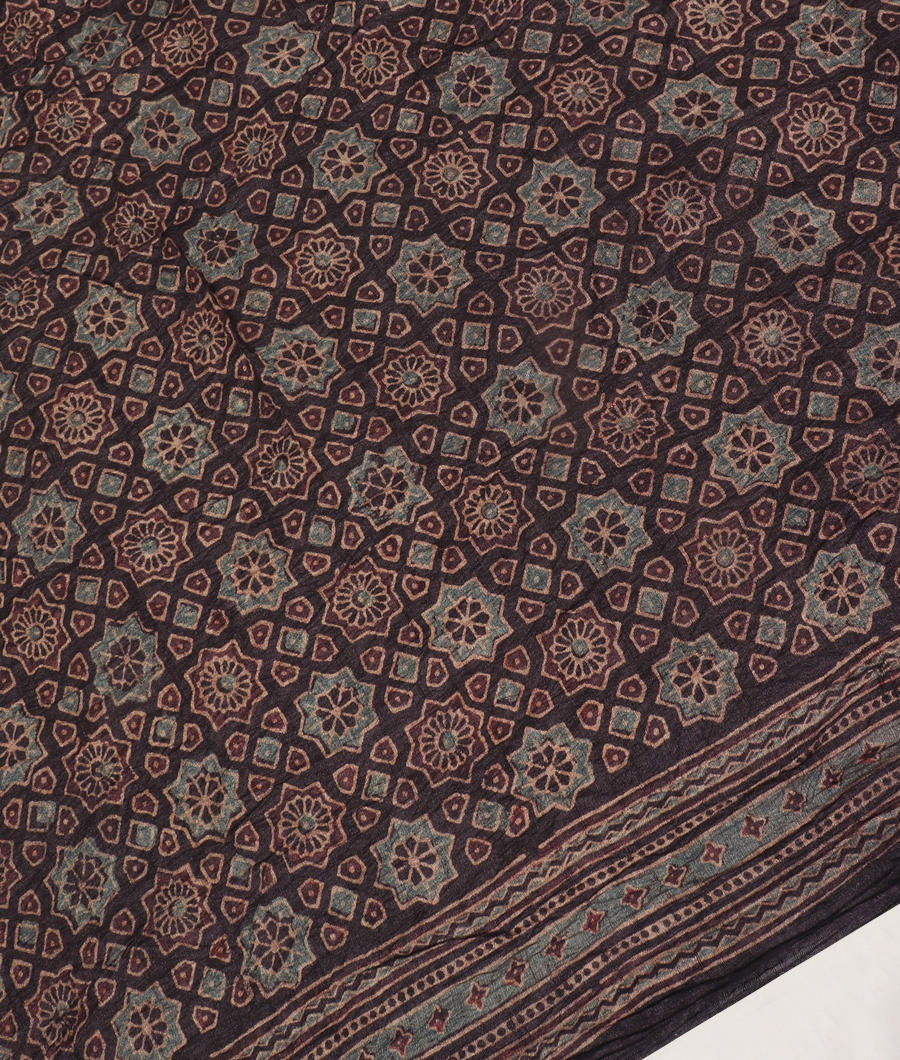 Maroon Bandhani Tussar Saree T3227803