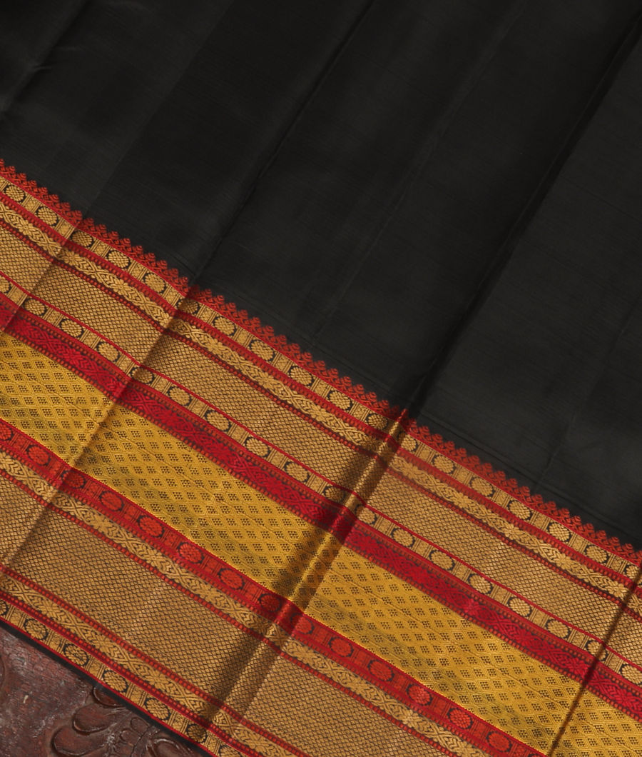 Yellow Handwoven Kanjivaram Silk Saree T3180953