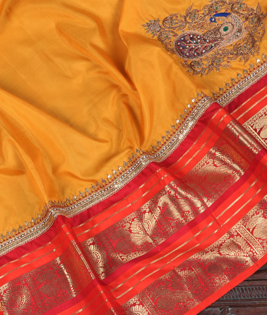 Yellow Handwoven Kanjivaram Silk Saree T2906482