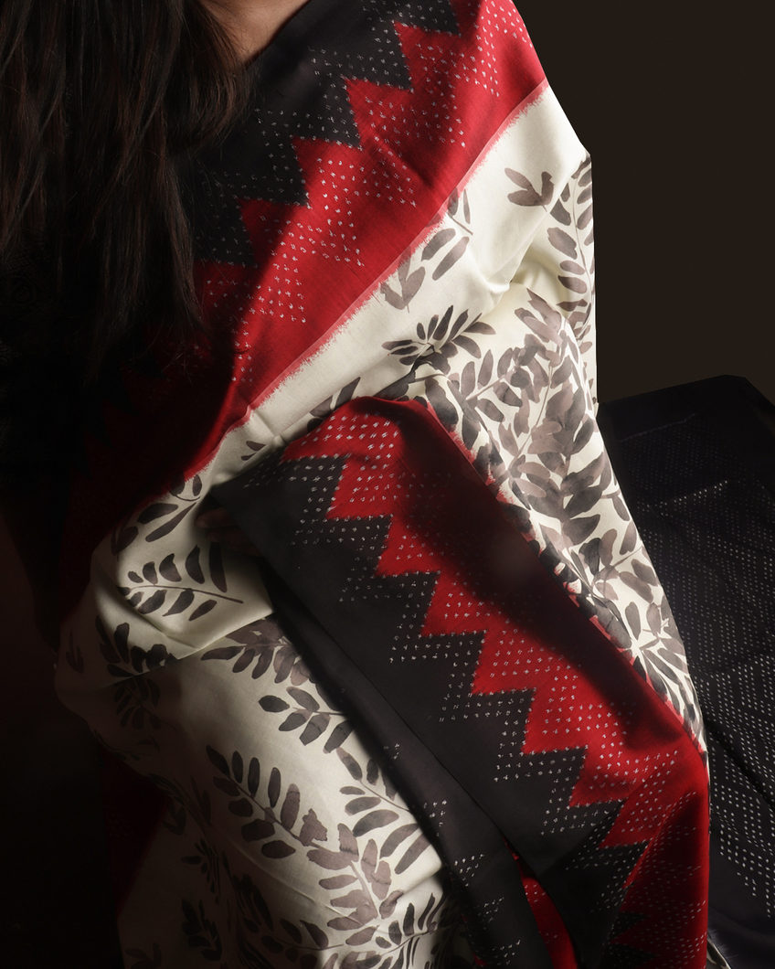 Off-White Ikat Silk Saree T3559082