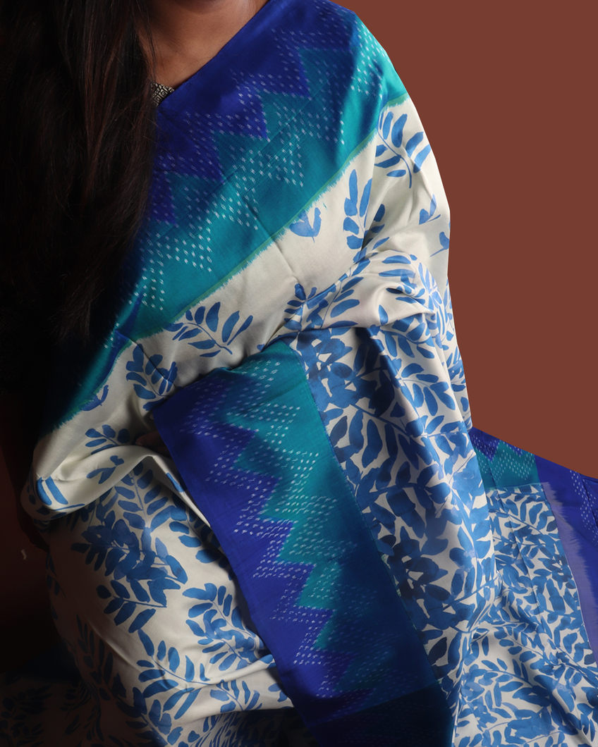 Off-White Ikat Silk Saree T3559112