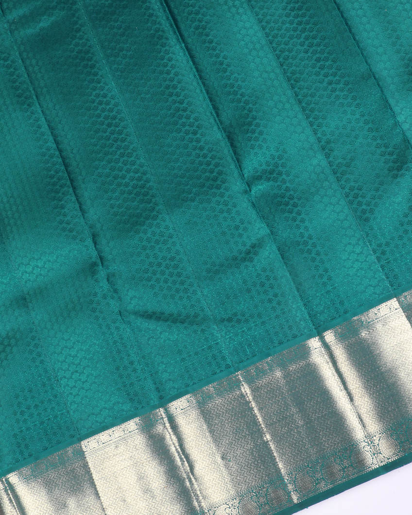 Green Handwoven Kanjivaram Silk Saree T3312633