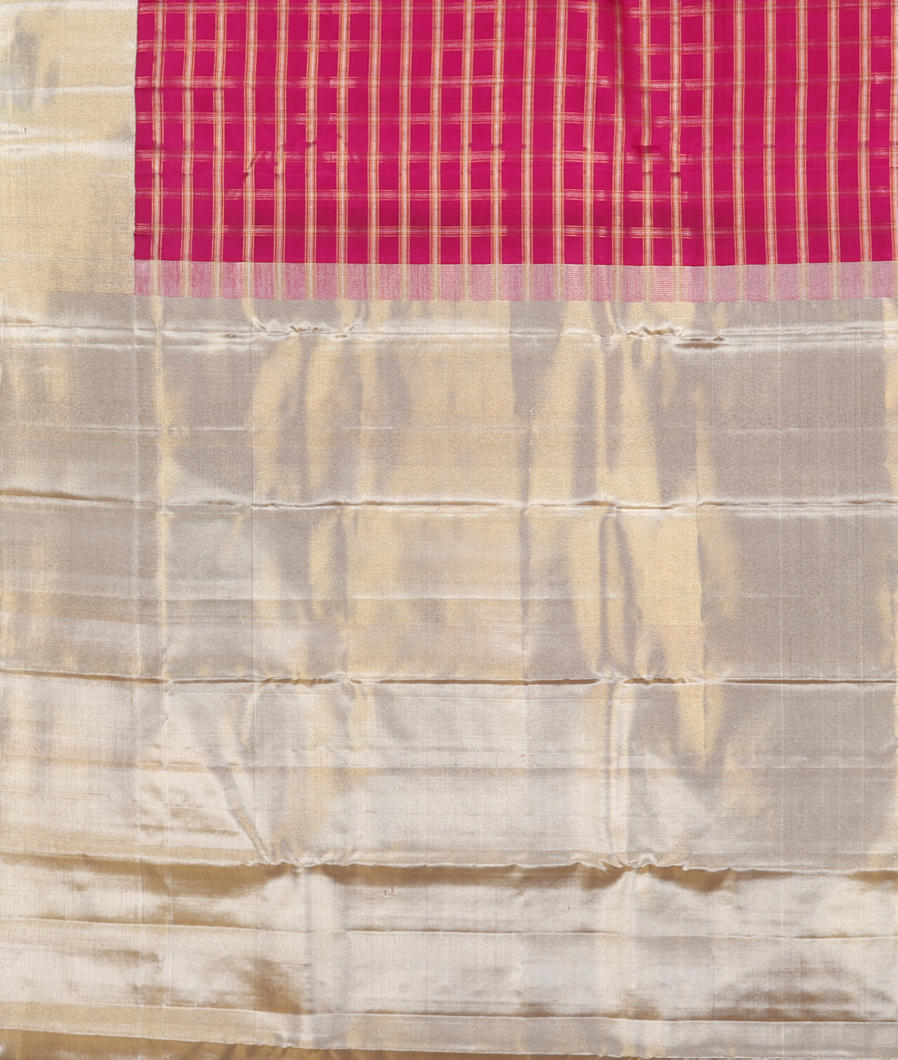 Magenta Handwoven Kanjivaram Silk Saree T1563644