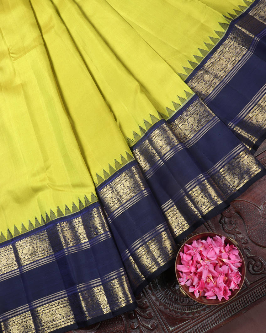 Green Handwoven Kanjivaram Silk Saree T3565442
