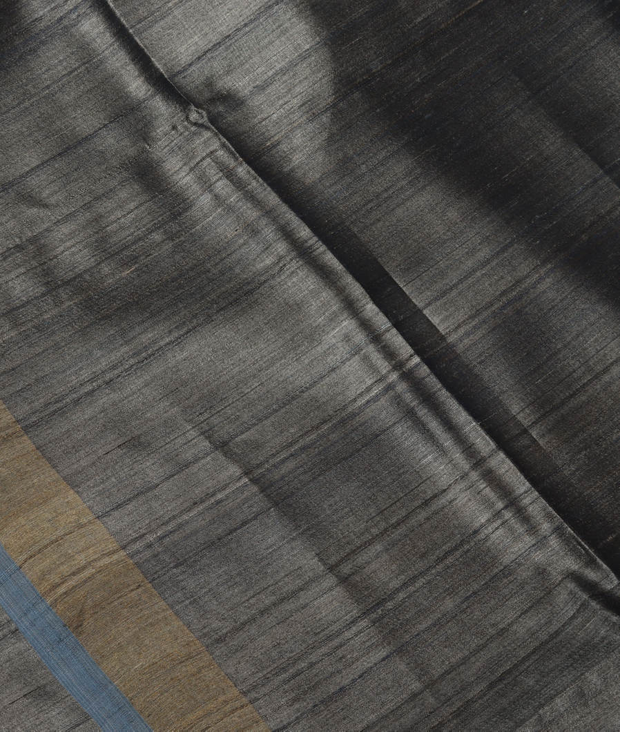Grey Handwoven Tussar Saree T3817854