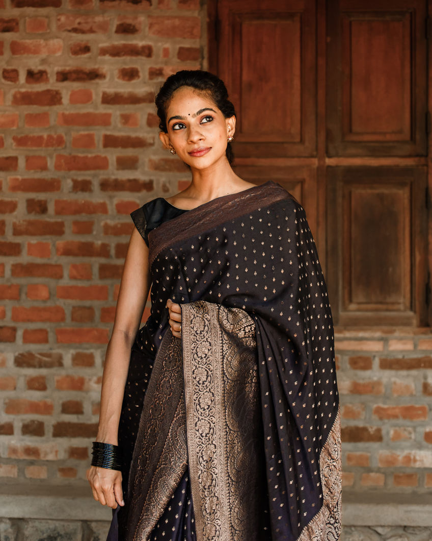 Green with black 50 grams pure mysore silk crepe with traditional bord –  Nivi- Weaving Traditions