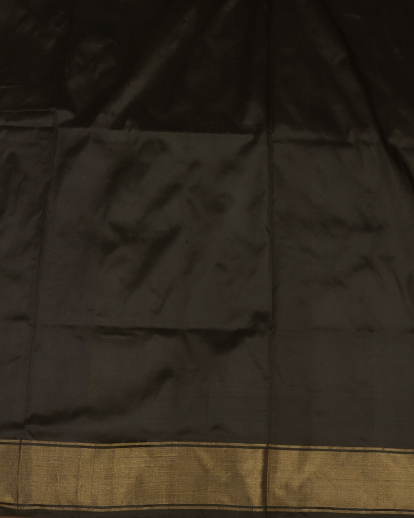 Grey And White Ikat Silk Saree T4182733