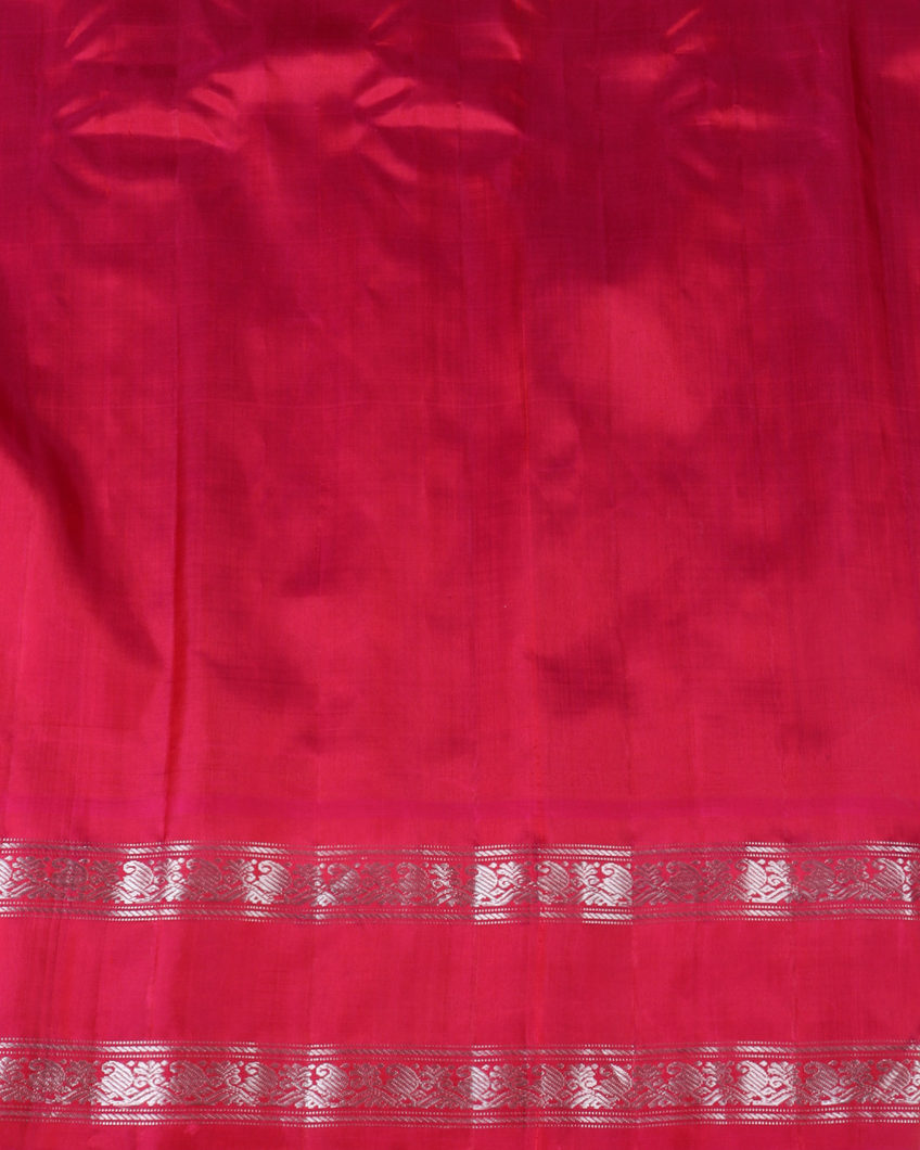 Cream and Beige Gadwal Silk Saree T4188103