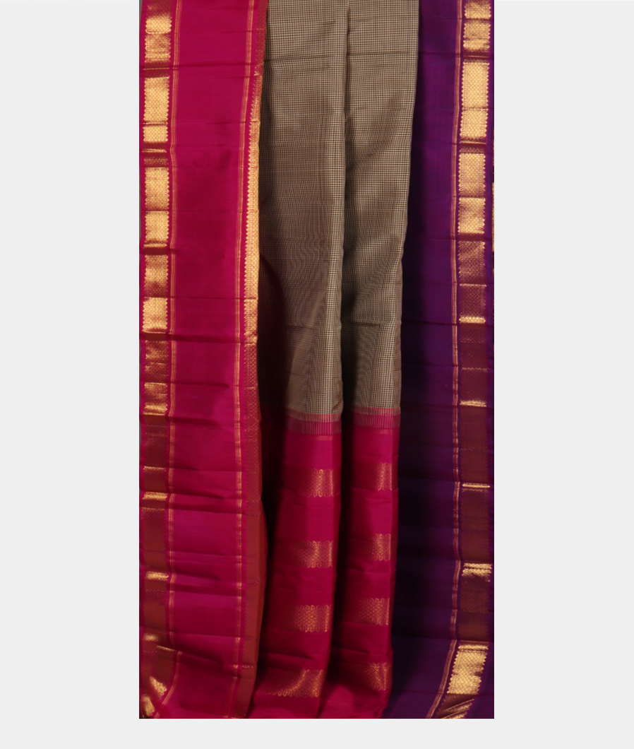 Black and Grey Handwoven Kanjivaram Silk Saree T4213312