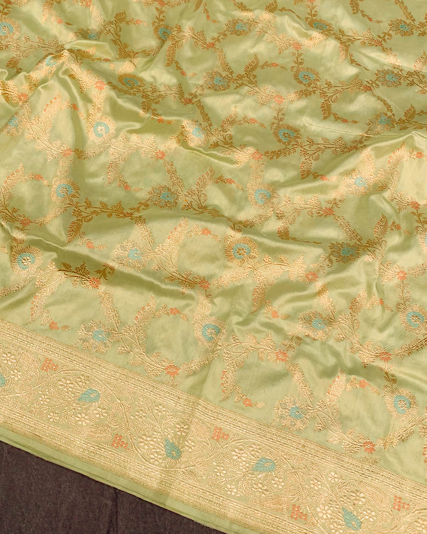 Green Banaras Silk Saree T4353915