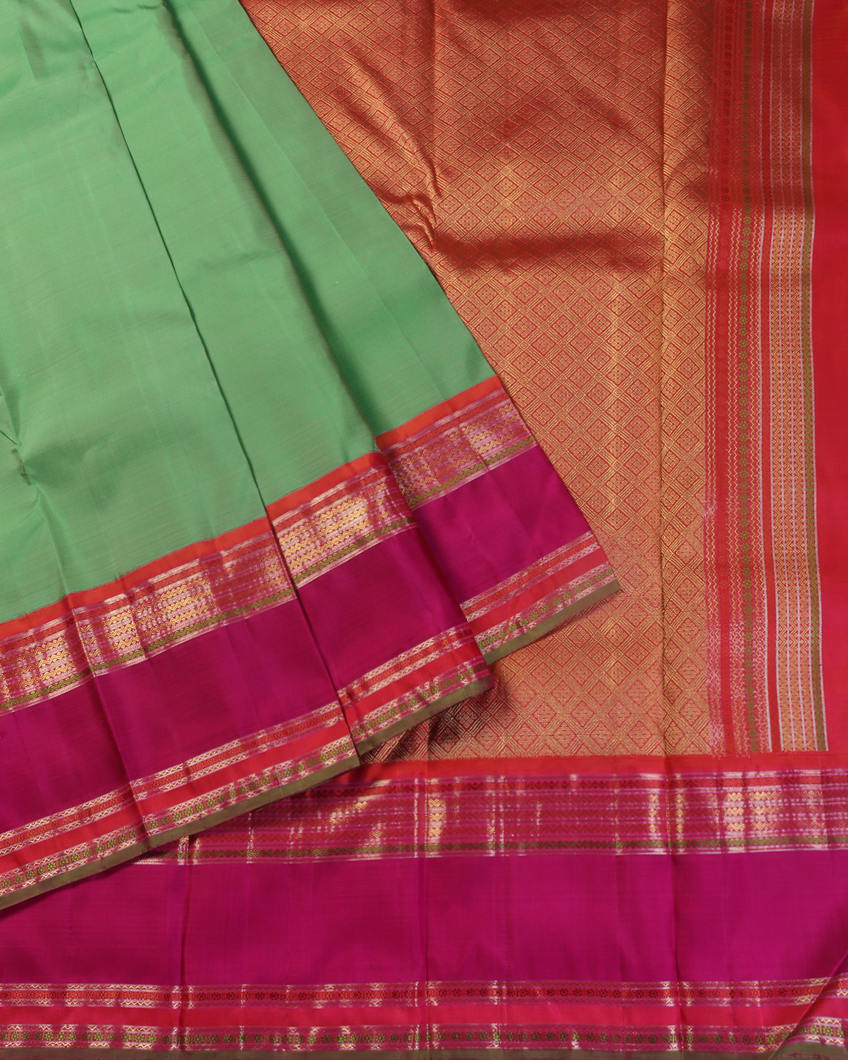 Green Handwoven Kanjivaram Silk Saree T4363072