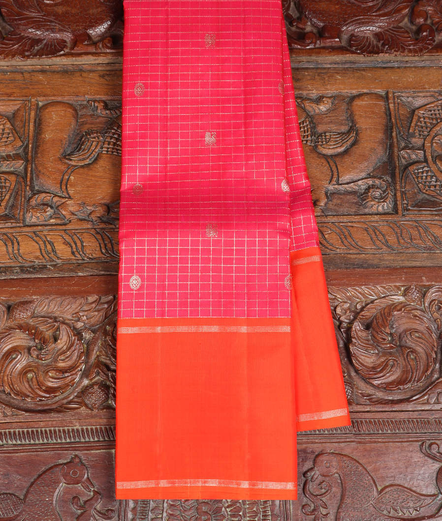 Buy Magenta Handwoven Kanjivaram Silk Saree T448617