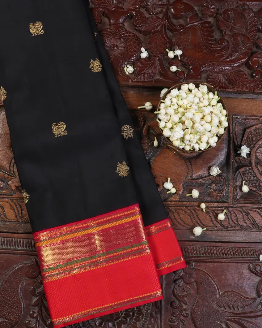 10 Modern Ways To Style Your Kanjeevaram Sari! | WedMeGood