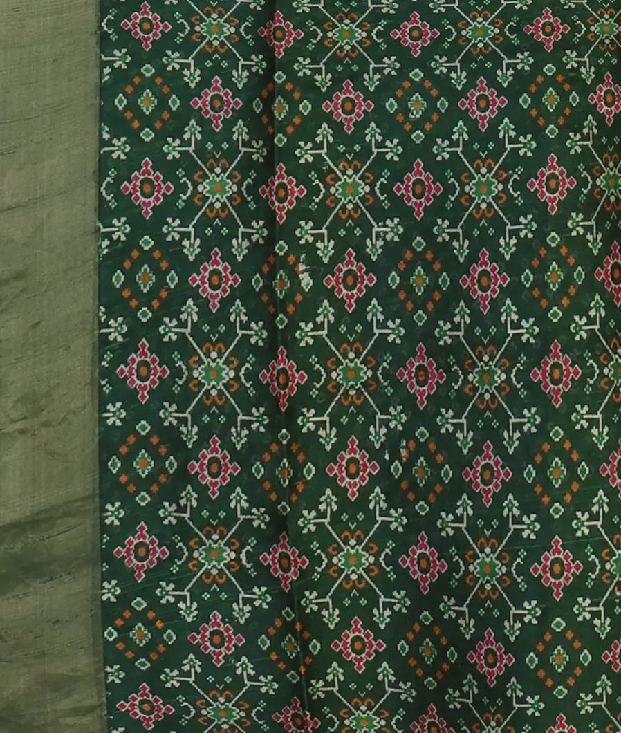Green Printed Raw Silk Saree T4522953