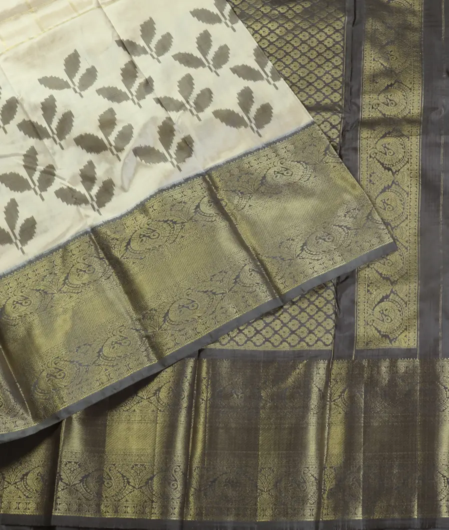 Cream Ikat Silk Saree T4649492