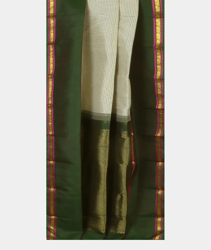 Off - White Handwoven Kanjivaram Silk Saree T4187382