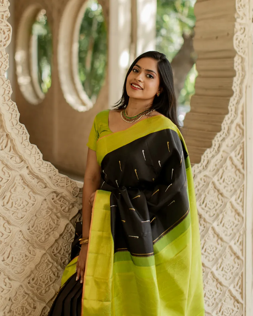 Black Kanjivaram Silk Saree T4571566