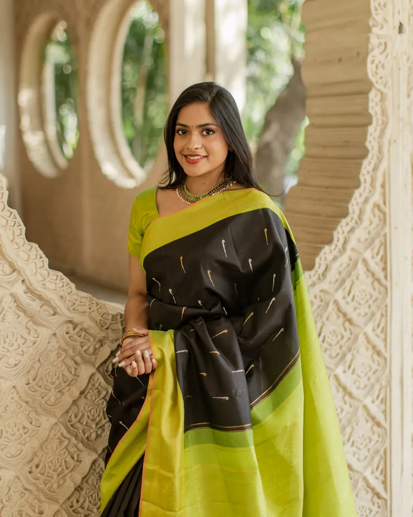 Black Kanjivaram Silk Saree T4571568