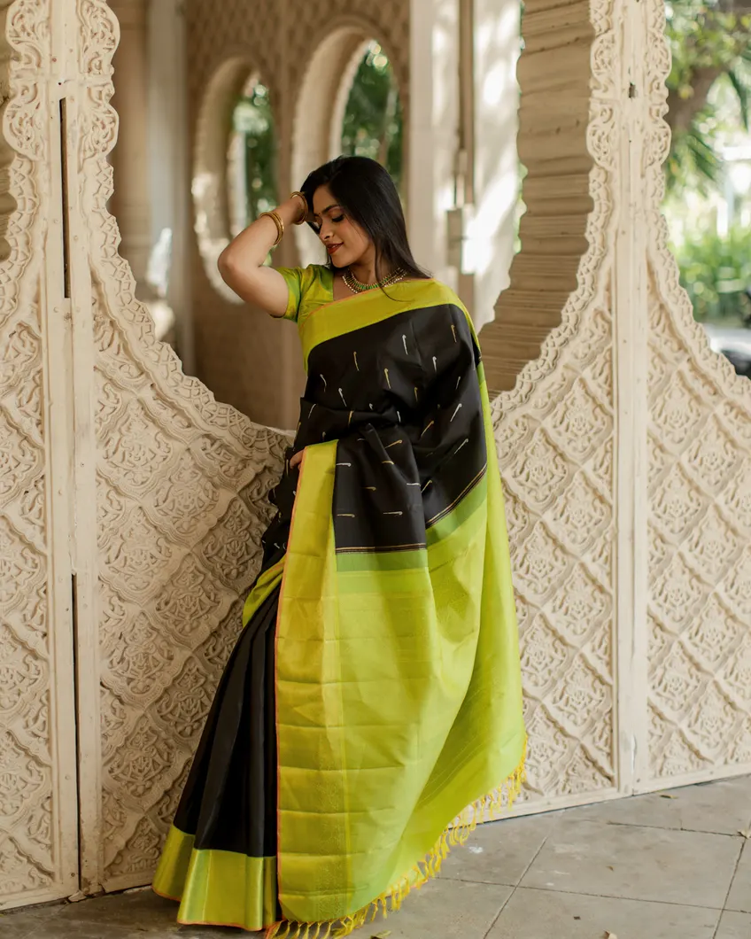 Black Kanjivaram Silk Saree T4571569