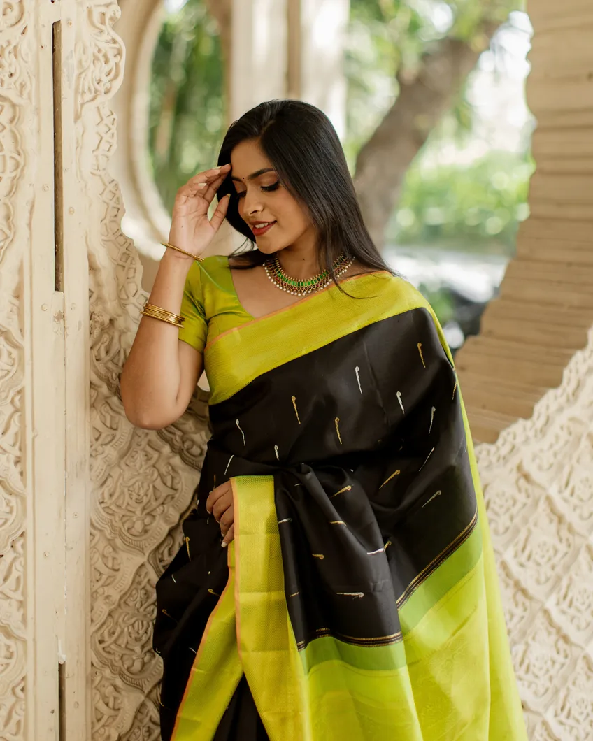 Buy Black Handwoven Kanjivaram Silk Saree T457156
