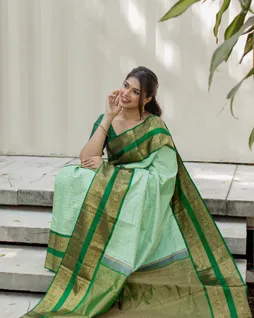 Green Handwoven Kanjivaram Silk Saree T4469437