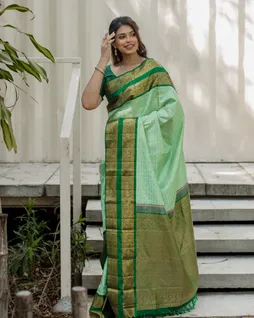 Green Handwoven Kanjivaram Silk Saree T44694311