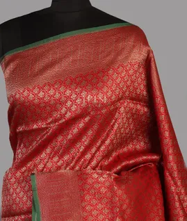 Red  Banaras Silk Saree T4557401