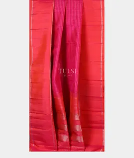 Magenta Handwoven Kanjivaram Silk Saree T4375172